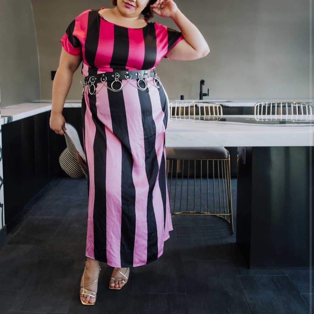 Plus Size Pink Stripe Short Sleeve Sheath Dress - Picture 3 of 6